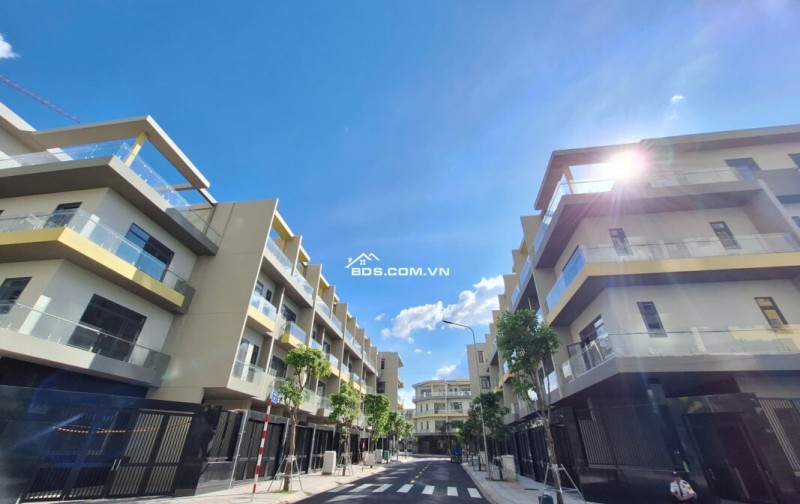 4 tầng nhà phố- TOD- TTTM 7 tầng đầu tiên tại Dĩ An